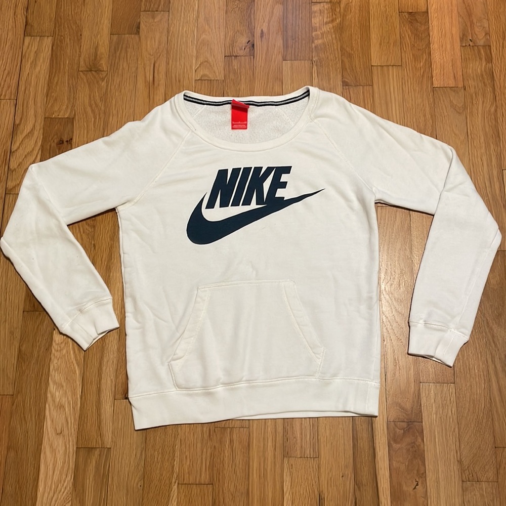 White Nike Crewneck With Pockets